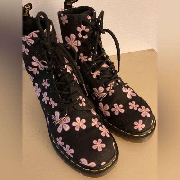 Dr. Martens women floral canvas combat 1460 page meadow boots 7 - Picture 5 of 14